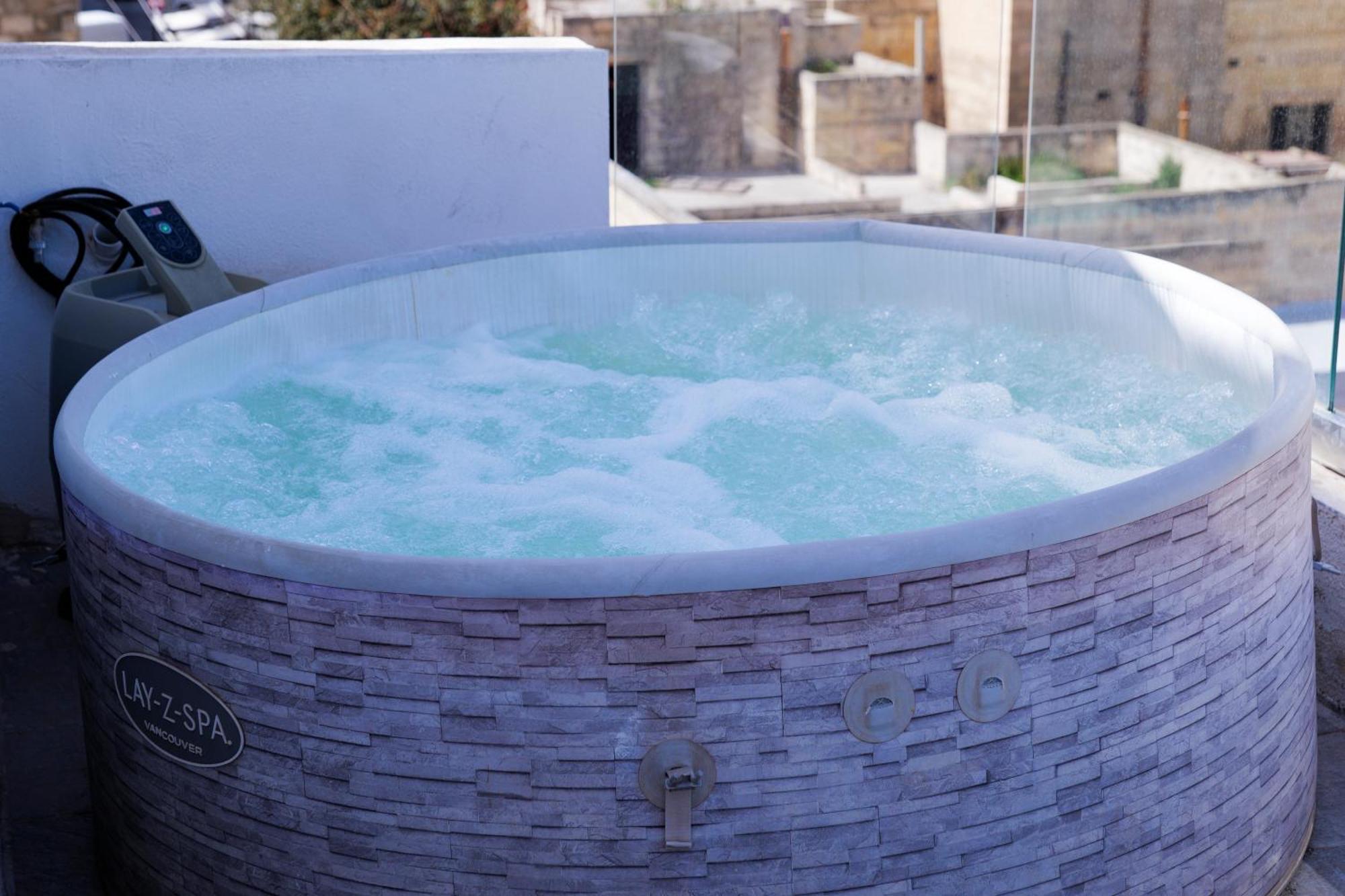 Paceville Sea View Penthouse With Jacuzzi! Saint Julian's Exterior photo